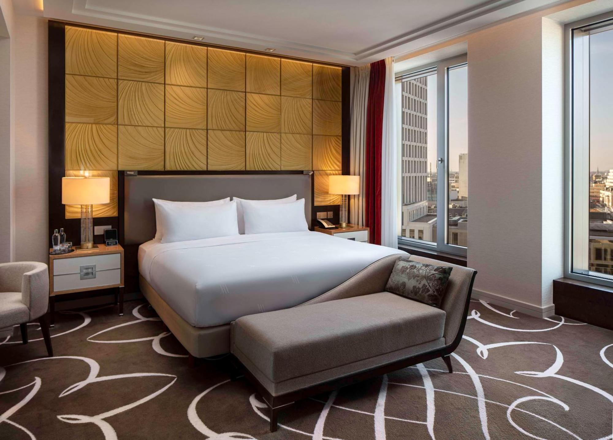 Corner King Suite